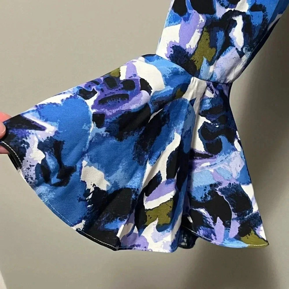 H by Halston Long Bell Sleeve Blue Floral  Print Blouse - Picture 5 of 13